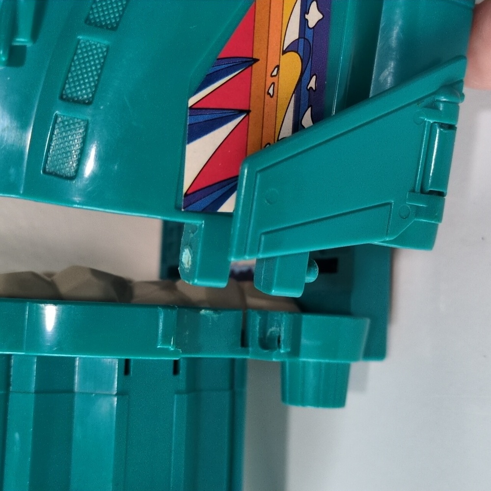Vintage Battle Beast Shocking Shark Transport Station - Picture 9 of 10